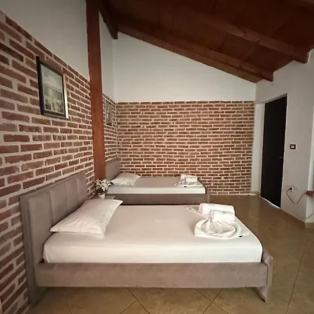 Nava Ksamil * Polisi i Vogel