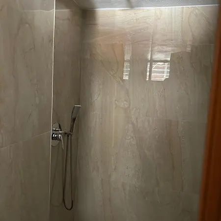 Nava Ksamil 招待所 Polisi i Vogel