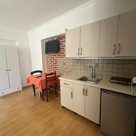 Nava Ksamil * Polisi i Vogel