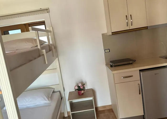 Guest house Nava Ksamil Polisi i Vogel