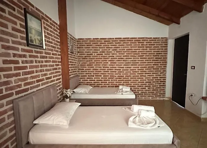 Nava Ksamil * Polisi i Vogel