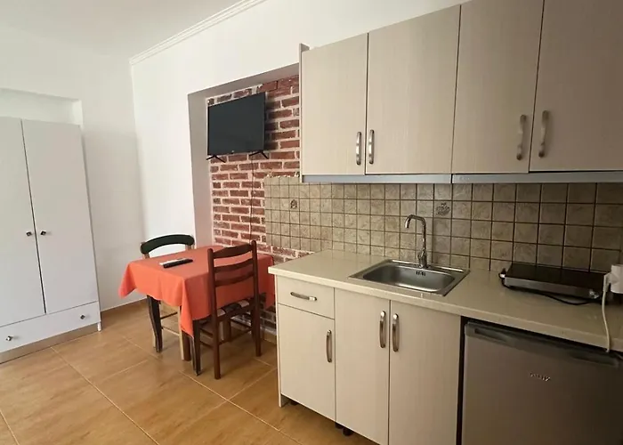 Nava Ksamil * Polisi i Vogel